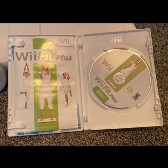 Wii Fit Plus game and balance board - Picture 3 of 4